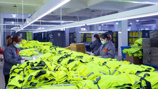 從樣品到成品，揭秘執(zhí)勤棉服定制全過程！
